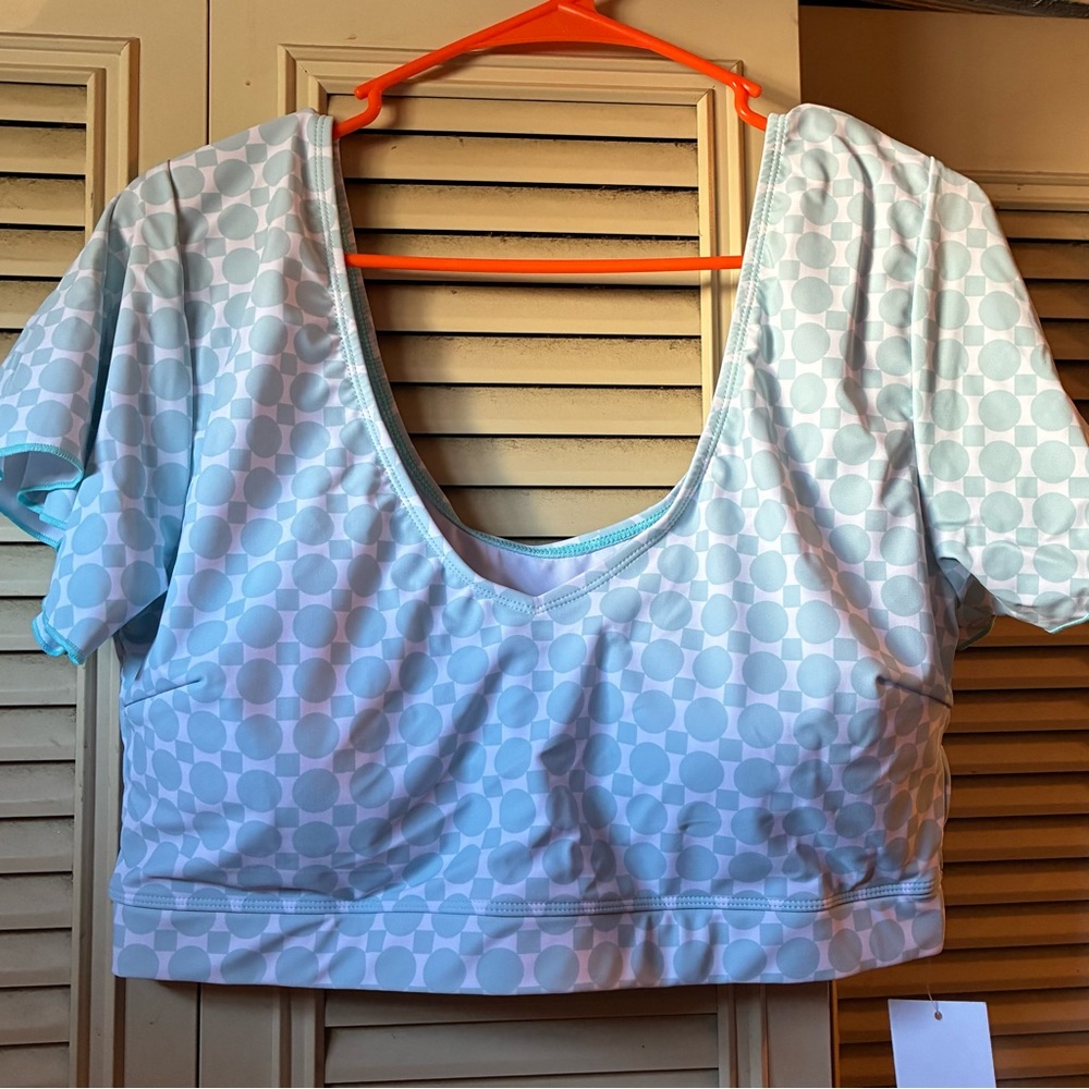 NWT Meet.Curve 
Women’s Blue Patterned v-Neck Crop /bathing suit top. Size XL.